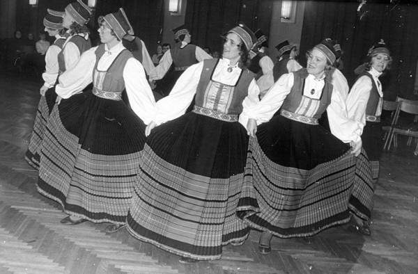 Naisrühma juubel - 20 - sügis 1992 04.jpg